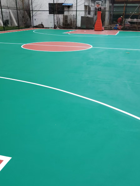 岫岩 球场长期使用易出现地面开裂